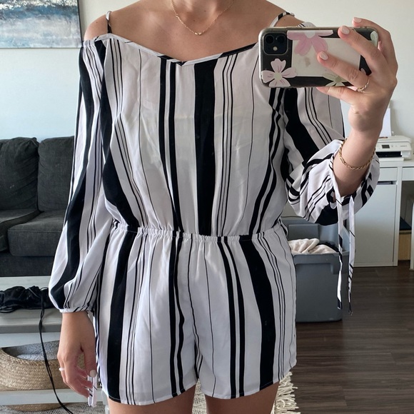 Super cute black and white stripped romper - Picture 2 of 2